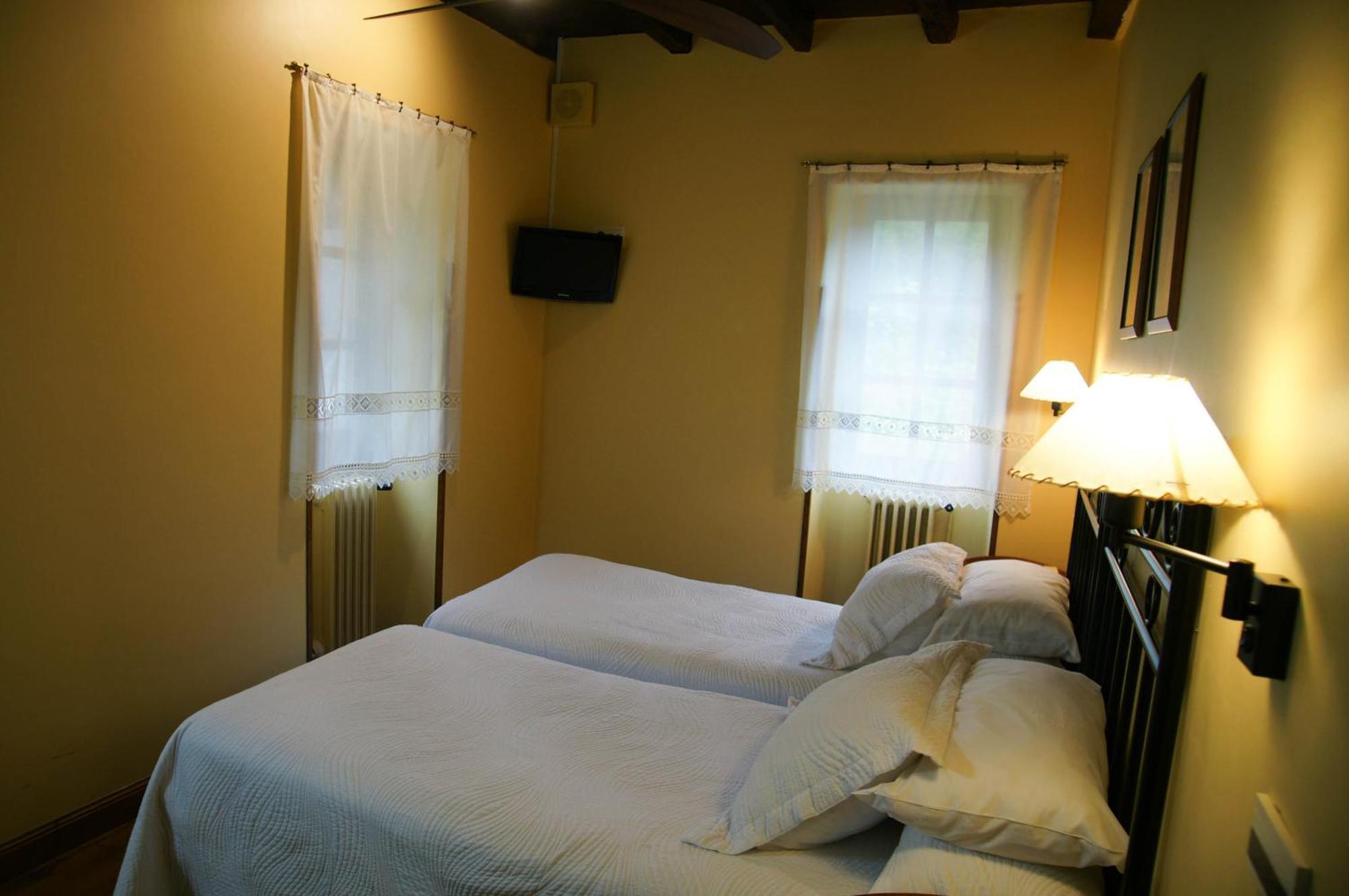 Hotel Rural Irigoienea Urdax Habitación foto